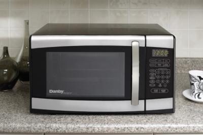 Danby 0.70 Cu. Ft. Microwave Oven - DMW077BLSDD