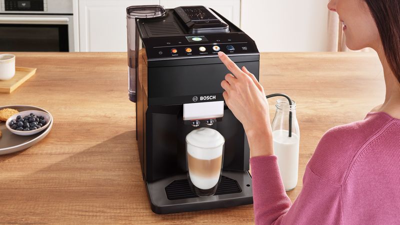 Bosch 500 Series VeroCafe Fully Automatic Coffee Machine with Removable Water Tank  in Piano Black - TPU40109