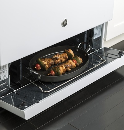 30" GE Free-Standing Standard Clean Gas Range - JCGBS10DEKWW